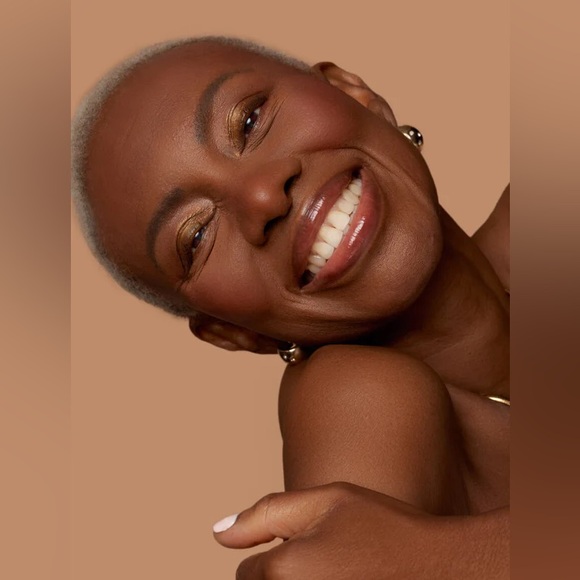 CIATÉ LONDON | Brazilian Glow Bronzing Powder in Aruba Island - Picture 7 of 11